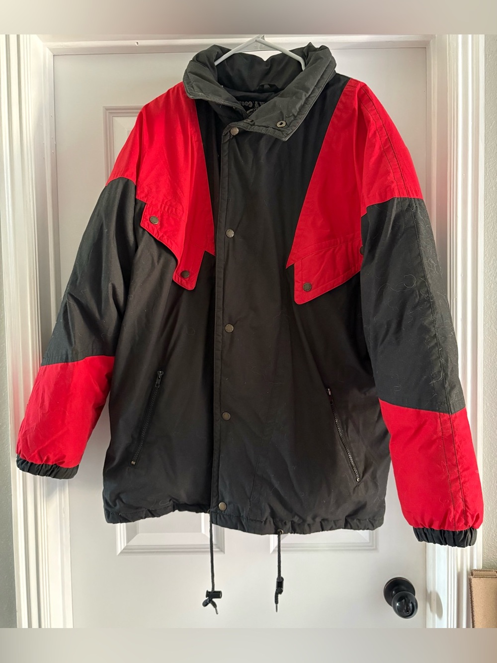 Men's Black & Red Colorblock Puffer Jacket - Insulated Winter Coat
